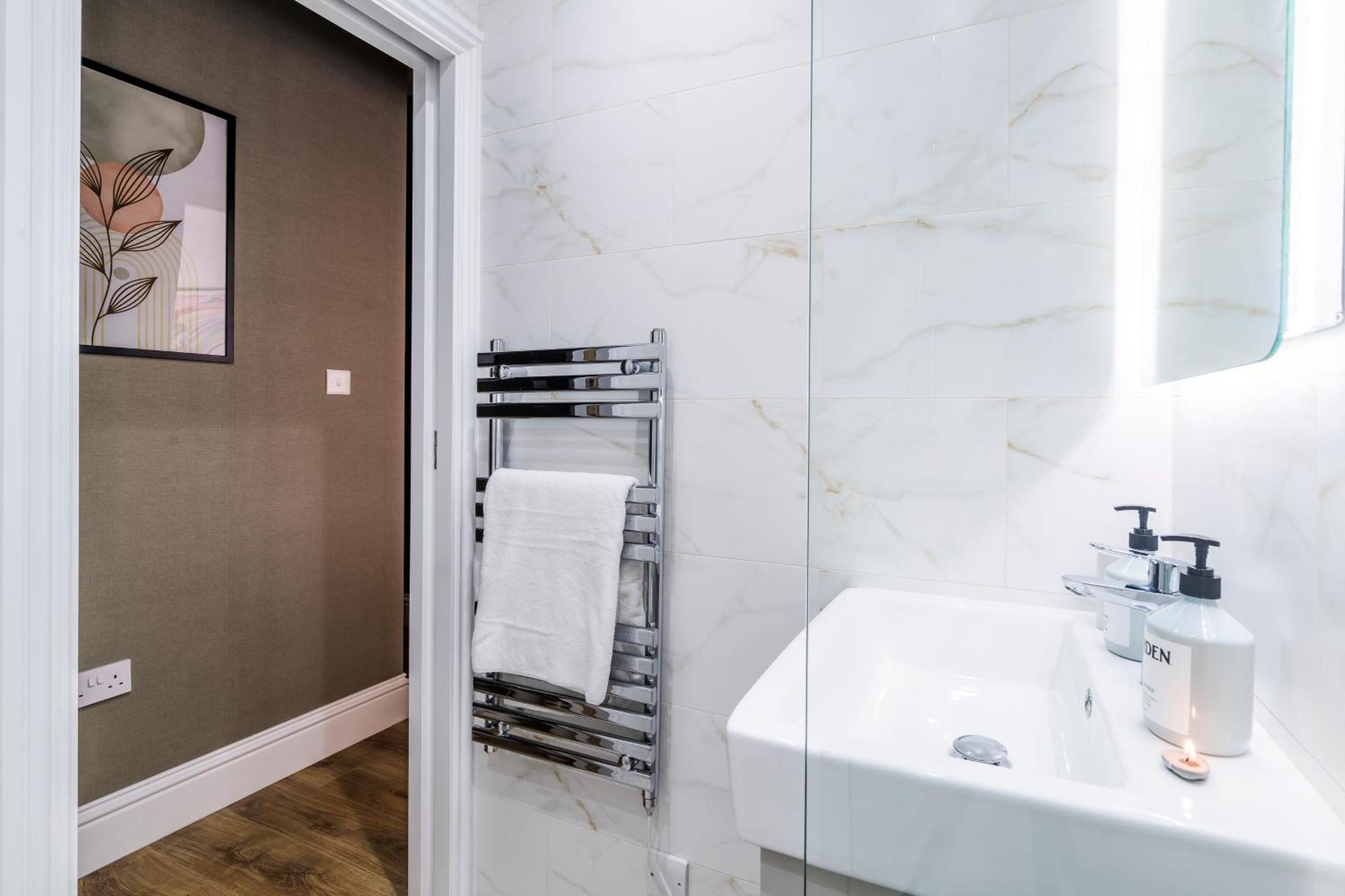 סאטון Cozy 2 Bedroom Apartment In Sutton מראה חיצוני תמונה